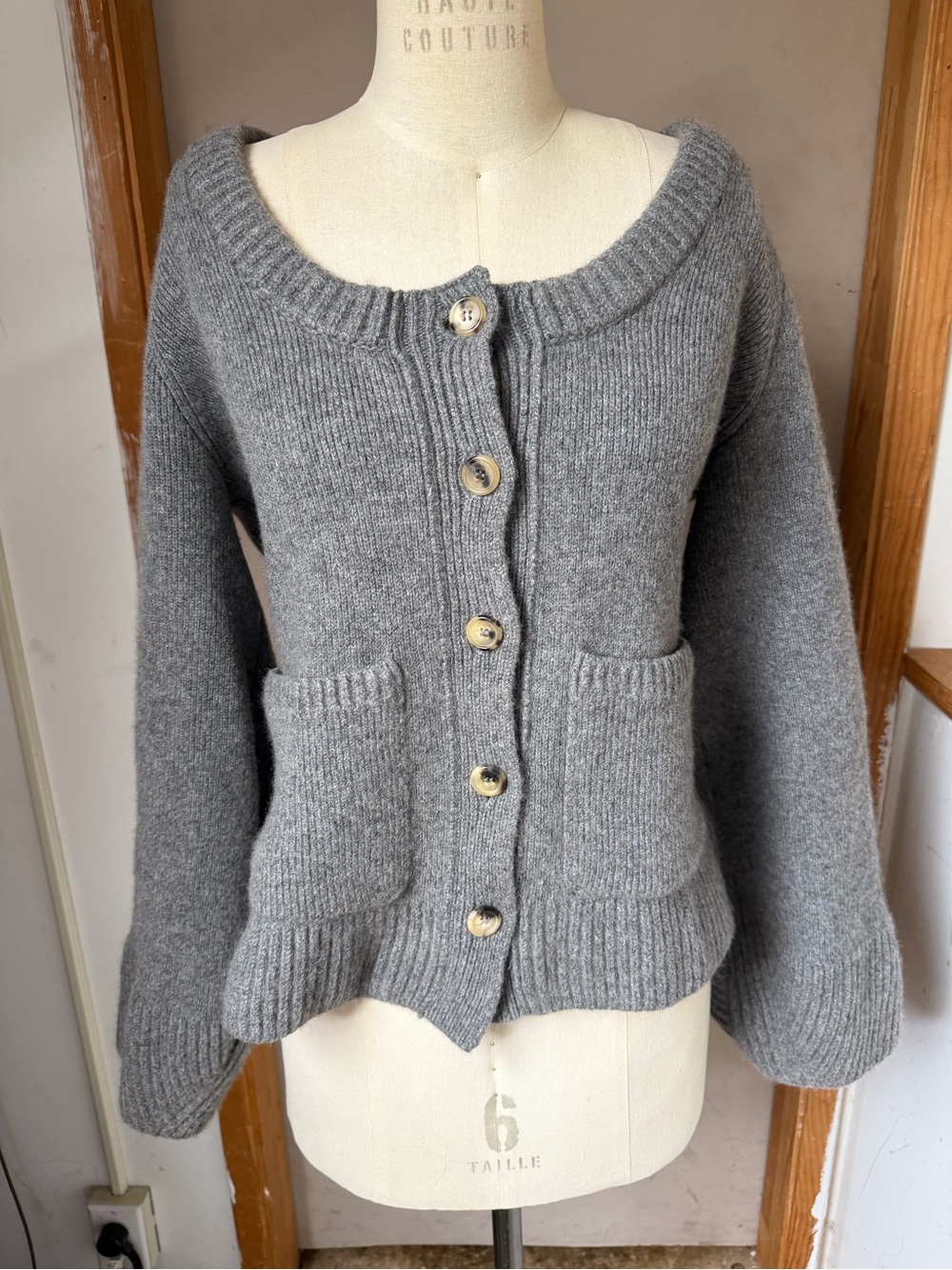 $2150 Khaite Caro Cashmere Cardigan in Gray - Size XL - Picture 2 of 15